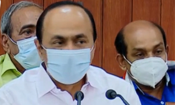 vd satheeshan against pinaryi vijayan